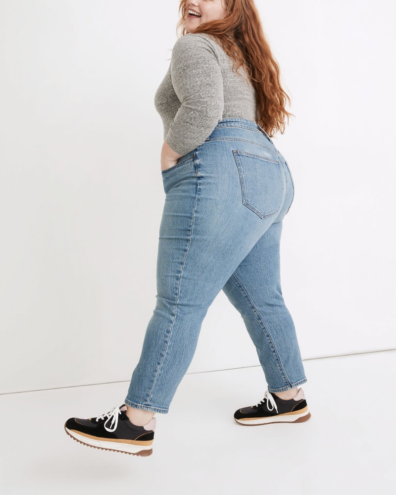 Plus size model wearing Curvy Perfect Vintage Jean in Banner Wash by Madewell | Dia&Co | dia_product_style_image_id:168079